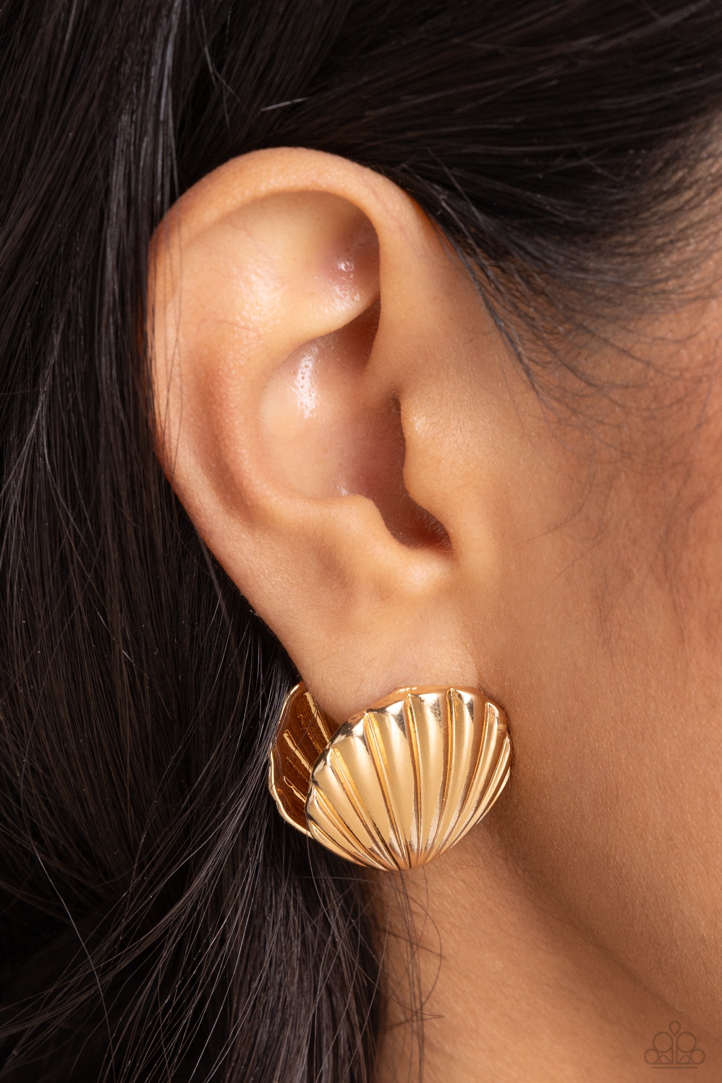 Seashell Surprise - Gold Earrings